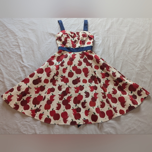 Snow White and the 7 Dwarves dress by Disney's The Dress Shop XS - Picture 4 of 10